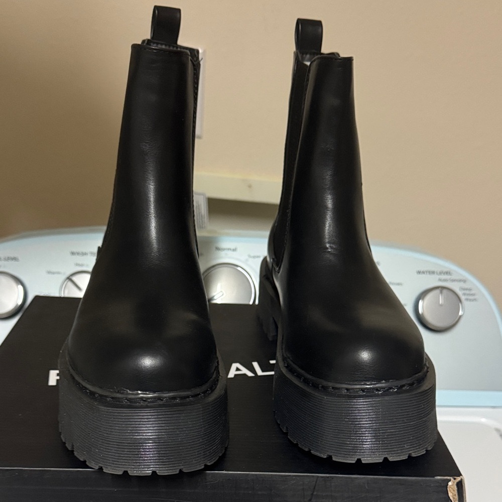 Black Platform slip on Style Chelsea Boots - Women's Chunky Sole